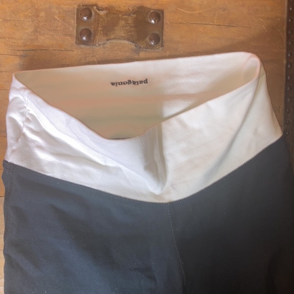 Patagonia black and white yoga pants - Picture 9 of 9